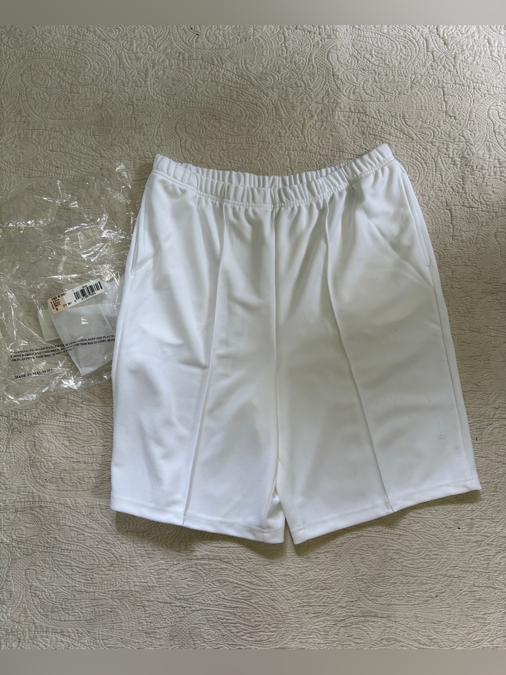 Women’s Blair White Elastic Waist Shorts - size 18